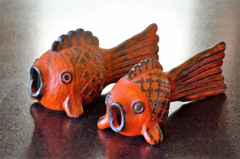Thomas Kakinuma Red Fish, Large – W24 X H13cm x D8cm, Small – W20cm x H 11cm x 61cm, Red glaze, brushed iron slip, date unknown, Collection of Jasper Sloan Yip and author.