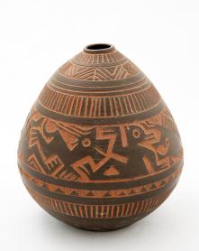 Helga Grove. Vase, fable animal sgraffito on red clay, 1953. 9 x 19 cm. Private collection. Photo: Photo: Robert Matheson.