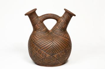 Jan and Helga Grove. Jug with Double Neck, incised black decor, 1966. 42 x 37 cm. Private collection. Photo: Robert Matheson.