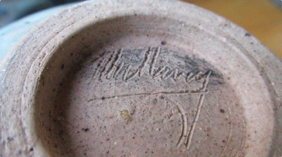 Dean Mullavey. 1959. Mullavey signature on bowl bottom. Photo: WorthPoint
